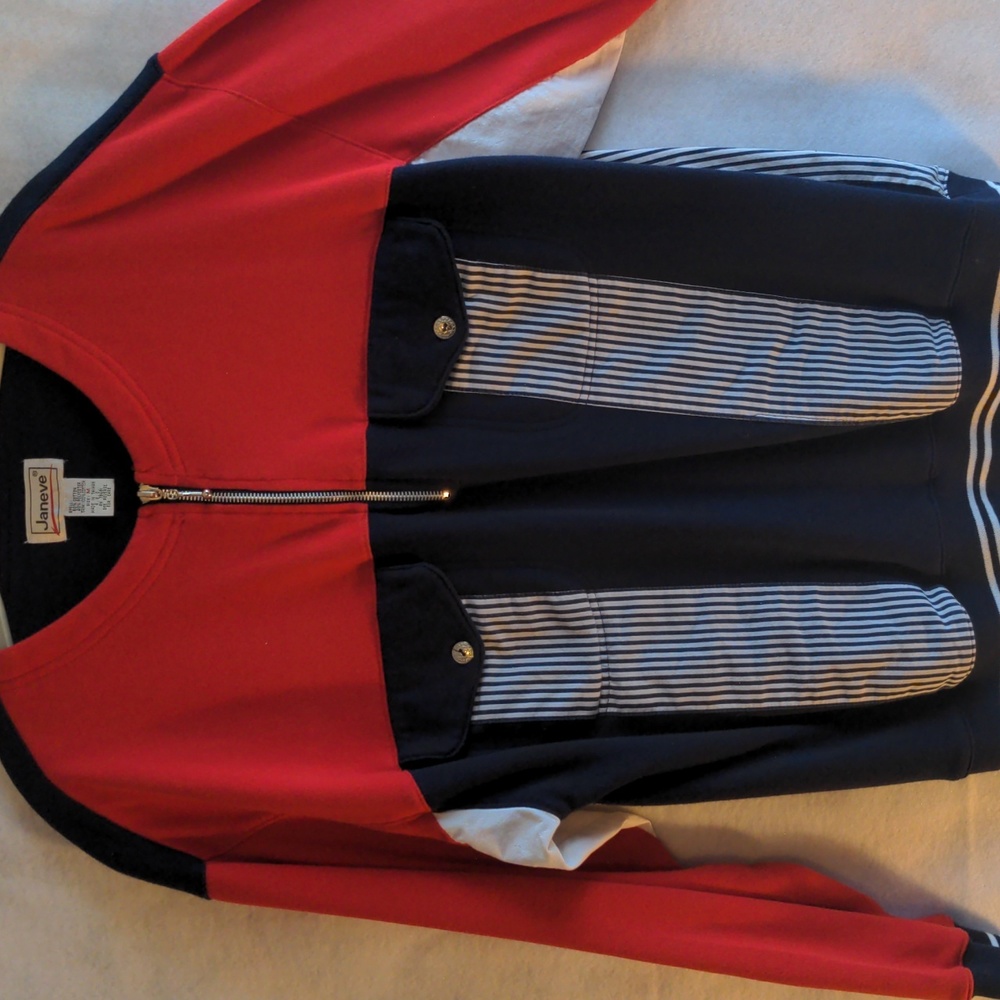 Size Medium Woman's Janeve pull over jacket